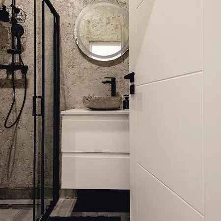 Wozna 14a, 2 Rooms, Self Check In 24h *